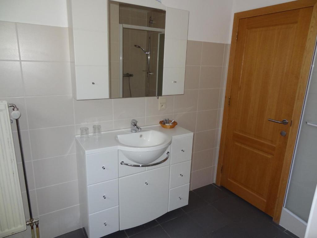 Guesthouse Les Tilleuls Fleurus Rum bild