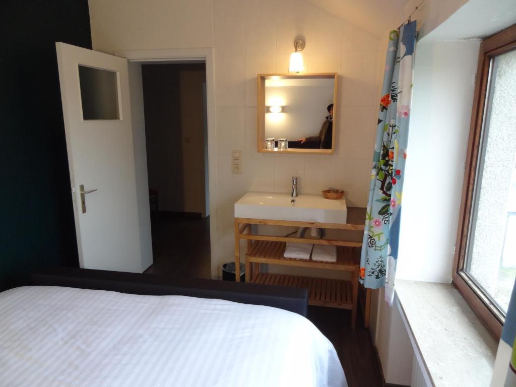 Guesthouse Les Tilleuls Fleurus Rum bild